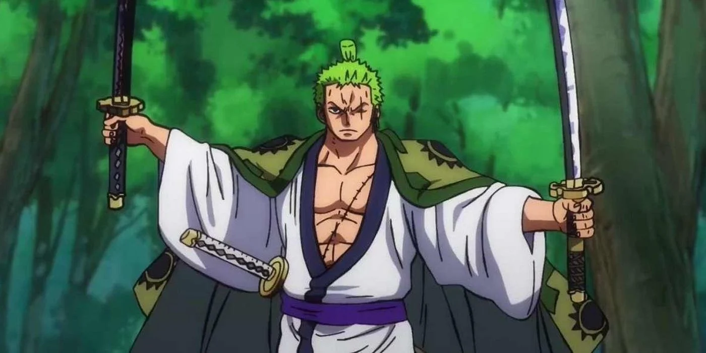 Zoro segura duas espadas com os braços abertos em uma floresta
