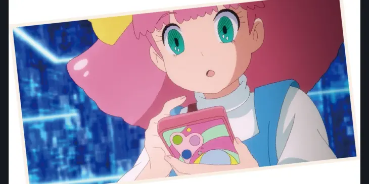 Minky Momo segura um celular em imagem de divulgação do novo OVA