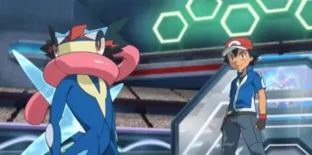 Ash e Greninja na forma Ash-Greninja em uma arena de Kalos