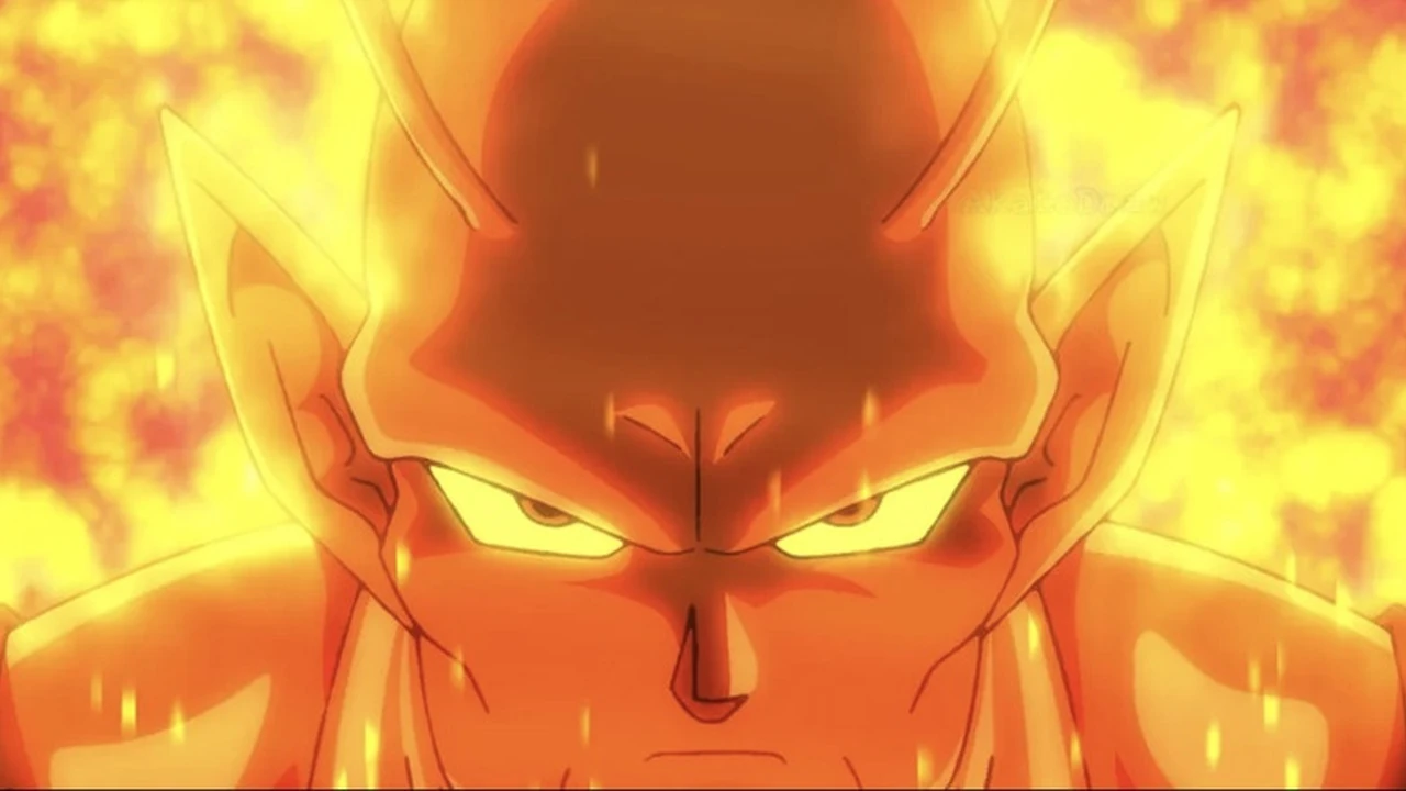 Rosto de Piccolo Laranja cercado por sua aura no filme Super Hero