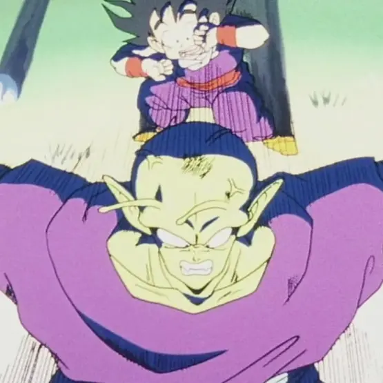 Piccolo se coloca à frente de Gohan para protegê-lo do ataque de Nappa