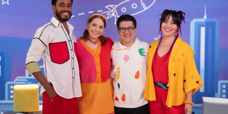 Ícaro Silva, Letícia Colin, Paulo Mathias Jr. e Geovanna Tominaga no cenário do especial da TV Globinho