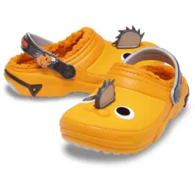 Par de Crocs laranja inspirado em Pochita de Chainsaw Man