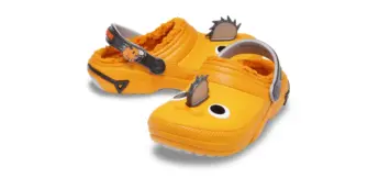 Par de Crocs laranja inspirado em Pochita de Chainsaw Man