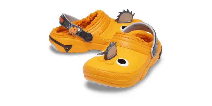 Par de Crocs laranja inspirado em Pochita de Chainsaw Man