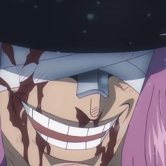 Loki sorrindo, com os olhos enfaixados e um capacete de chifres, no anime One Piece.