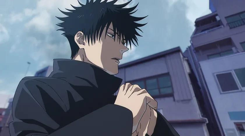Megumi Fushiguro observa a cidade em imagem do episódio 54 de Jujutsu Kaisen