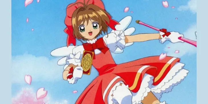 Sakura Kinomoto com roupa vermelha, carta Clow e báculo, diante de um céu azul