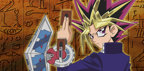 Yugi segura uma carta e usa seu Disco de Duelo